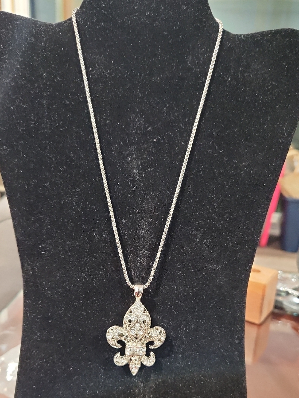 Vintage Silver Fleur-de-Lis Pendant Necklace 20"